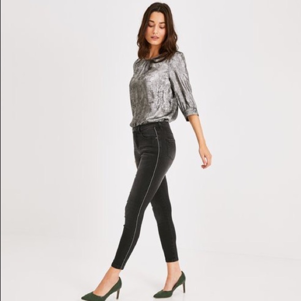 High waisted black skinny jeans